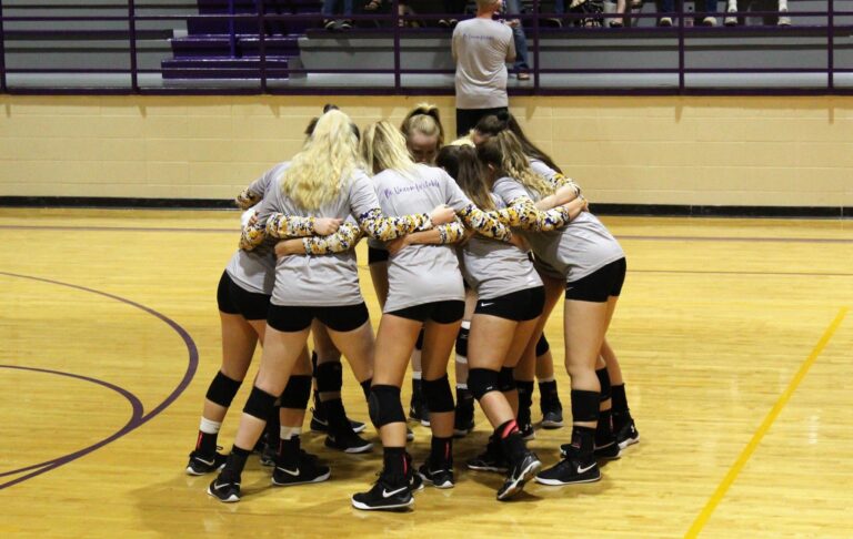 Lady Arrows Dominate Highlanders