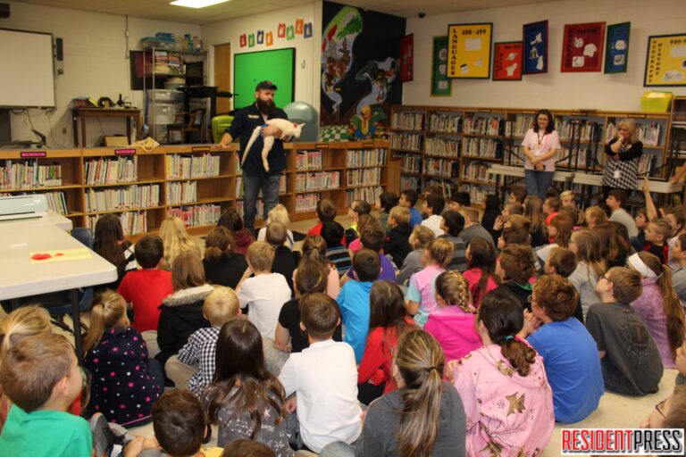 Roo Doo’s Wildlife Park owner visits Hackett Elementary School