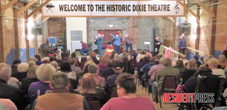 Dixie-theater-crowd