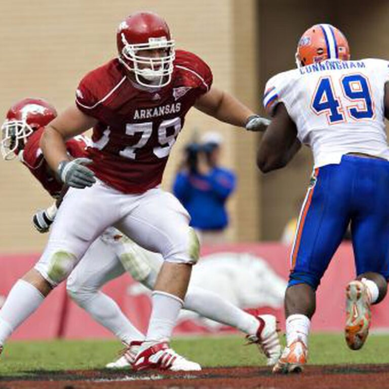 Former Razorbacks QB Brad Taylor to Head List of Razorbacks Appearing