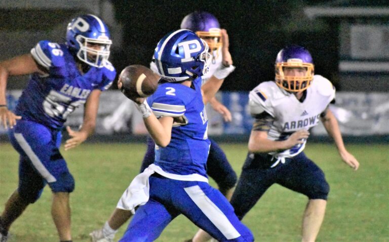 Paris Defeats Lavaca 32-12 in Football Season Opener