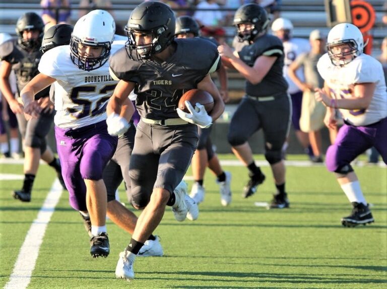 Charleston Jr. High Football Hosts Booneville in Thursday Night Scrimmages