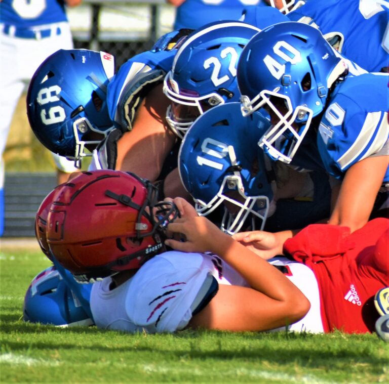 Swarming Defense Highlights Paris Performance Against Magazine in Preseason Football Scrimmage