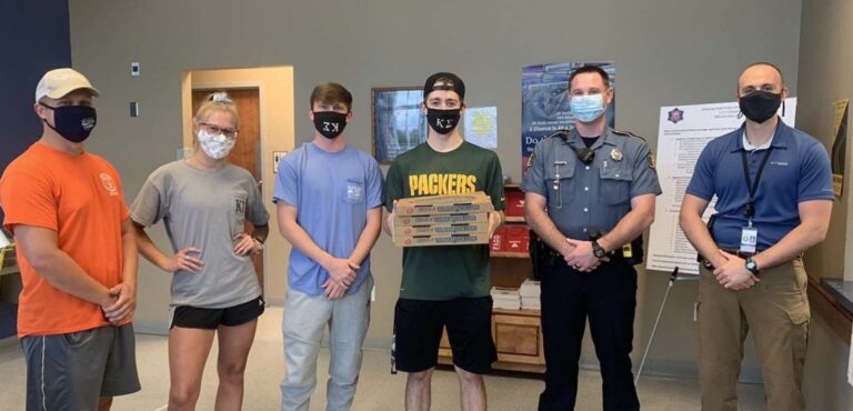 UAFS Fraternity Buys First Responders Lunch
