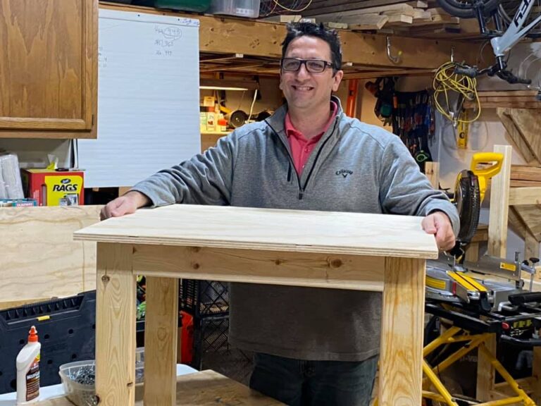 UAFS Alumnus Provides More Than 1,200 Desks to Iowa Students