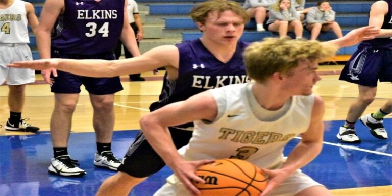 Tigers Fall to Elkins in 3A West Boys Regional Basketball Tournament