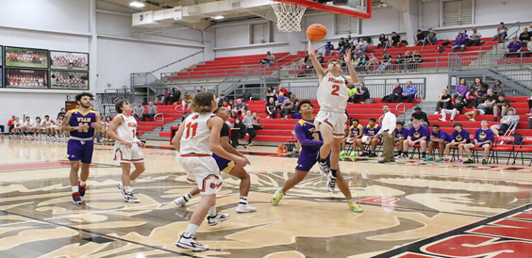 Bulldogs Win First Round of Bill Frye Invitational