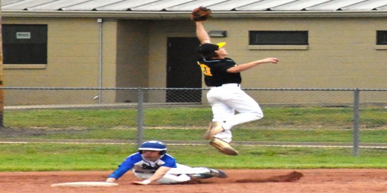 Hackett Sweeps Paris in Home Baseball / Softball Doubleheader