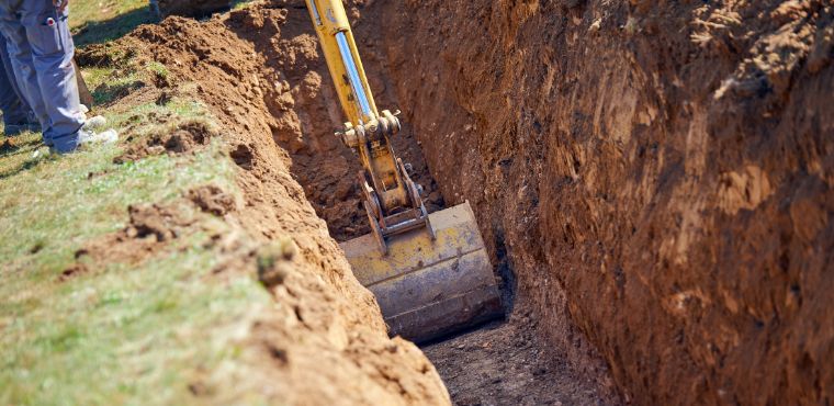 4 Helpful Tips for Digging a Trench in Your Backyard