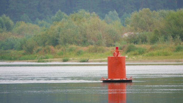 Remember the Three R’s When Boating on a River