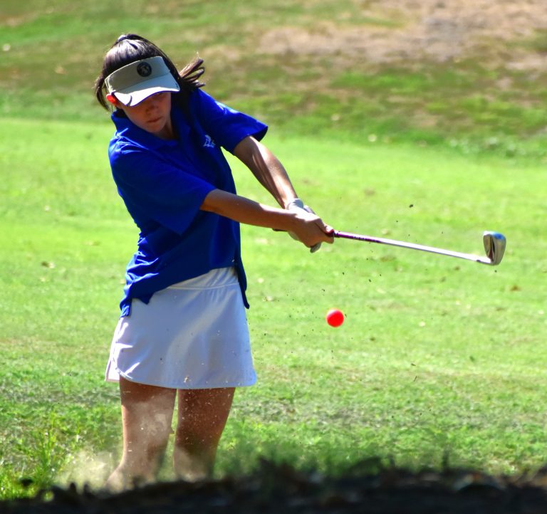 Paris Golf Team Opens the 2022 Season