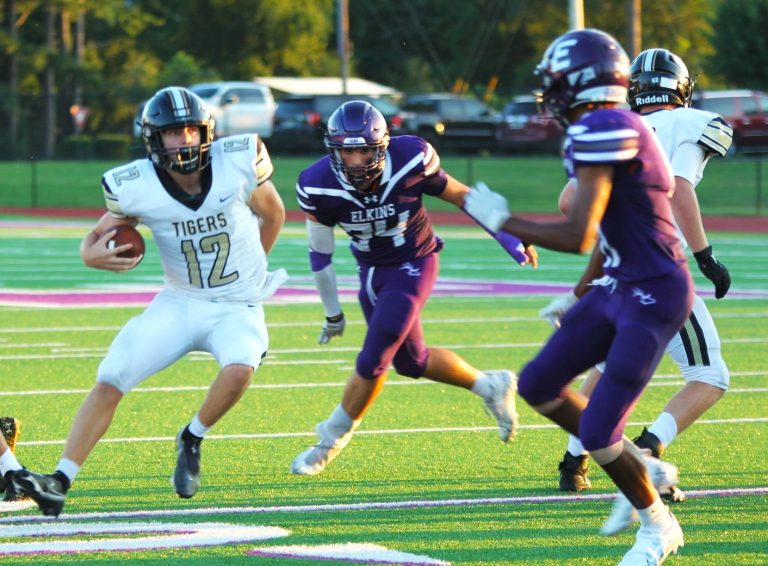 Charleston Gets Big Road Win at Elkins in Week 1, Defeating the Elks 42-22