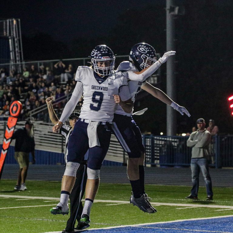Bulldogs Face Benton In Semi-Finals