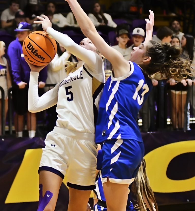 Lady Bearcats Looking Like the Team to Beat in Conference Play