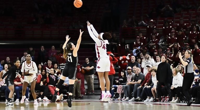 Daniels’ Dramatic Banked Buzzer-Beating Three Pointer Leads Arkansas Over Vanderbilt