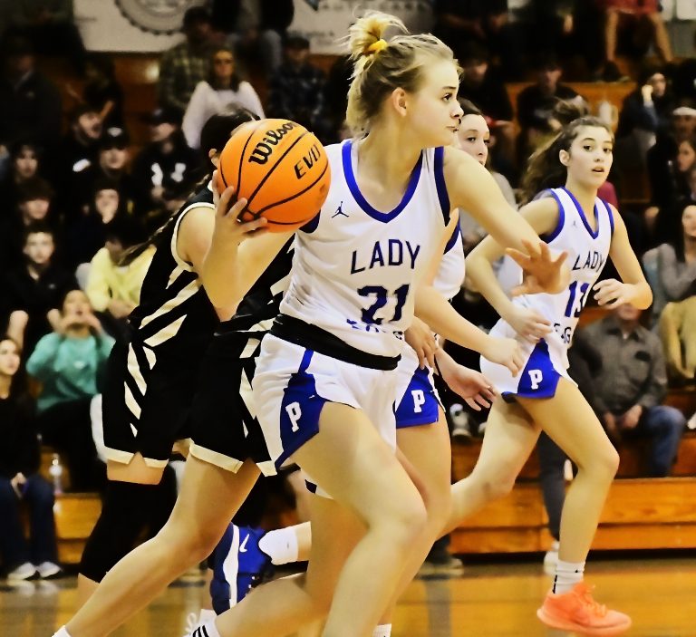 Paris Basketball Seasons Come to an End With Courageous Efforts in the Regional Tournament
