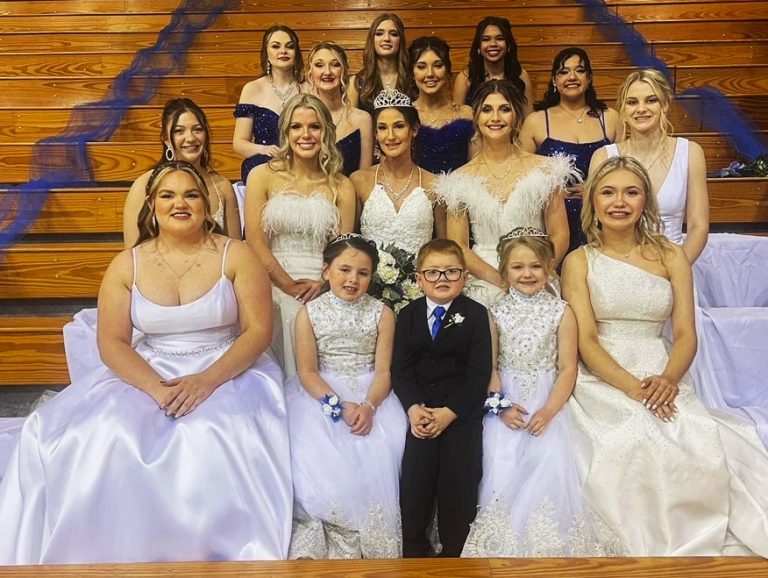 Paris High School Holds Successful Winter Court Night