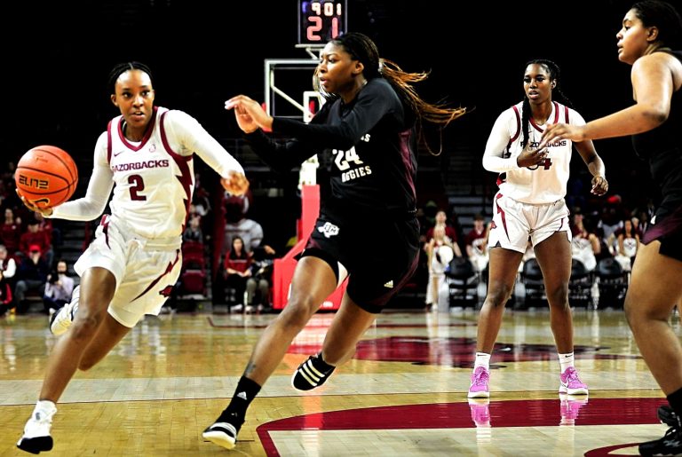 Lady Razorbacks Defeat Texas A&M for 20th Win of the Season