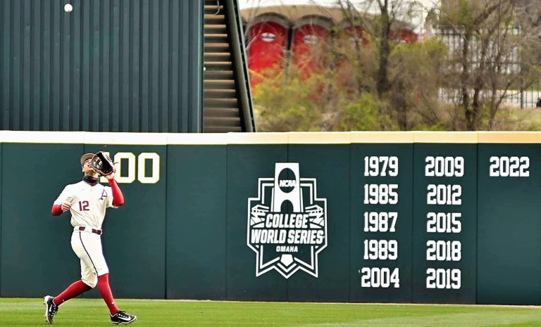 Hogs Power Past Louisiana Tech on Sunday 15-6 to Complete Weekend Sweep