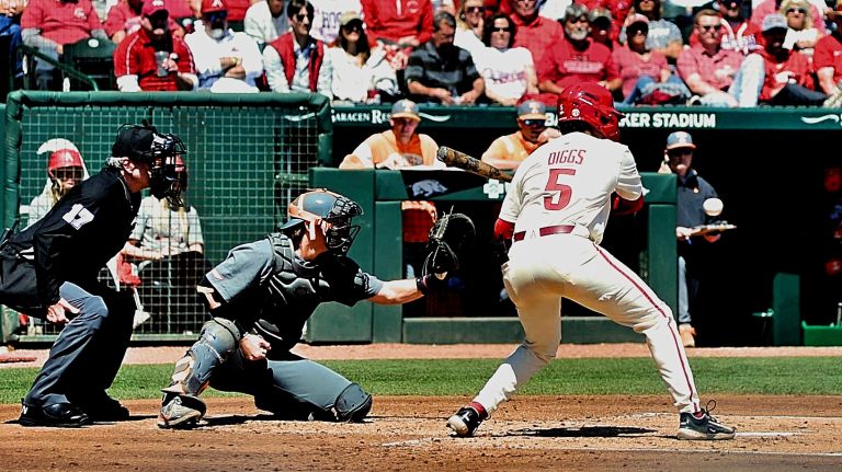 Arkansas Drops First Game of Weekend Series to Georgia, 6-5