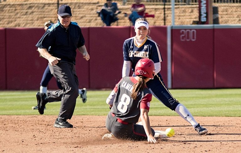 Arkansas Sweeps Kentucky in Doubleheader Win at Lexington