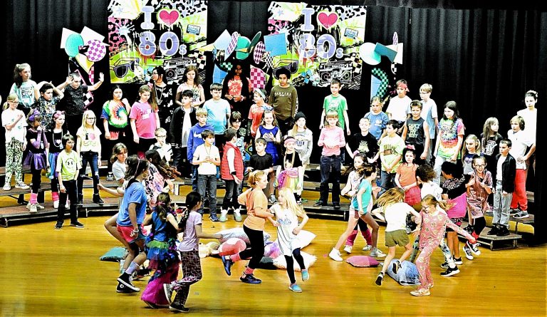 Paris Elementary School Holds Annual Fourth Grade Spring Program