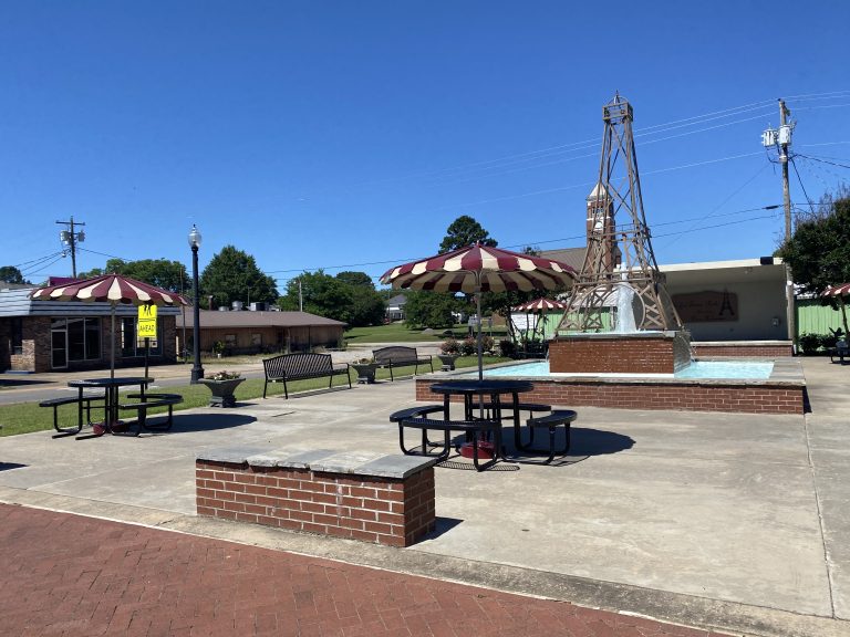 Main Street Paris Receives 2023 Main Street America Accreditation