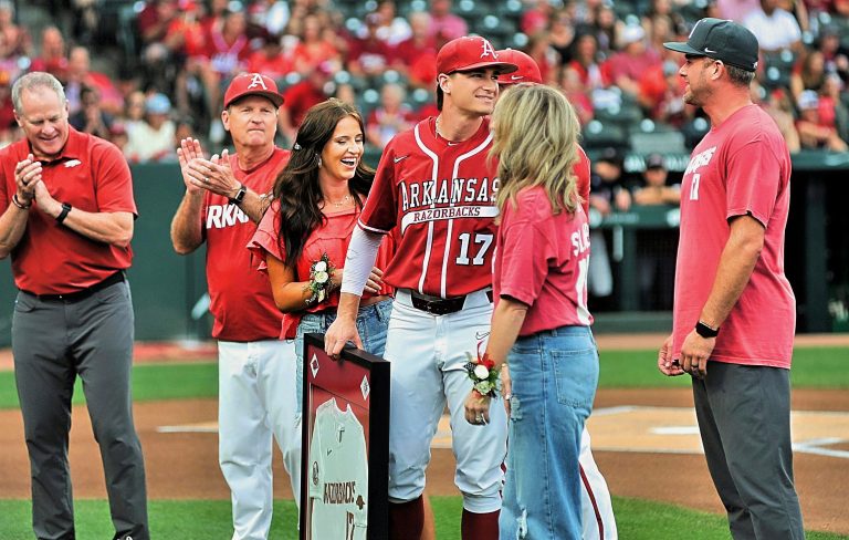 Arkansas Drops Pitching Dual to South Carolina on Senior Night, 3-1