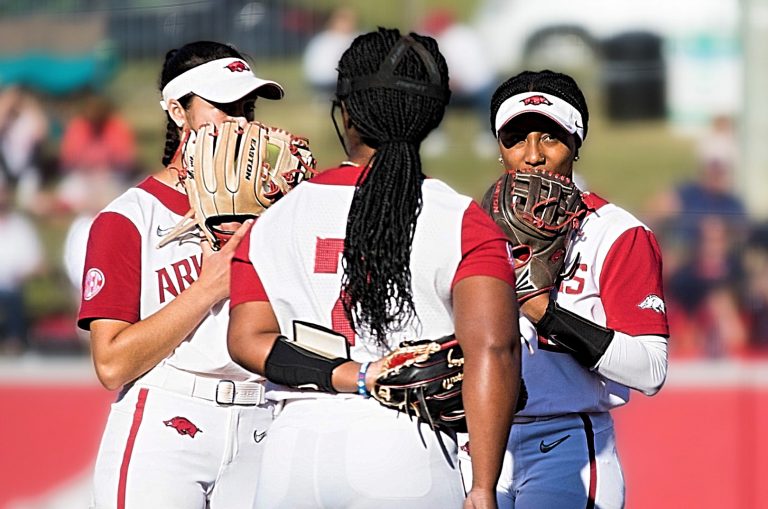 Arkansas Loses Lead and Game in Extra Innings at Missouri, 4-3