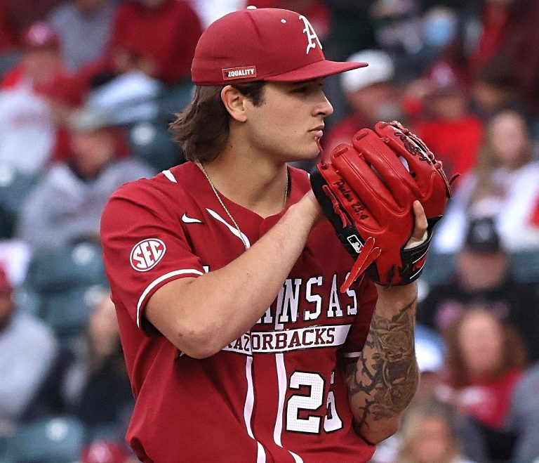 Hogs Move Into First Place in SEC With Series Sweep at Mississippi State