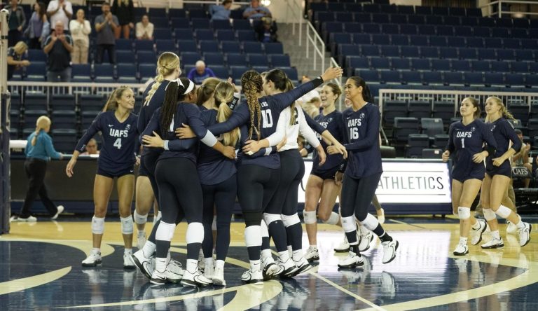Volleyball preps for Family Weekend, Pink Out matches