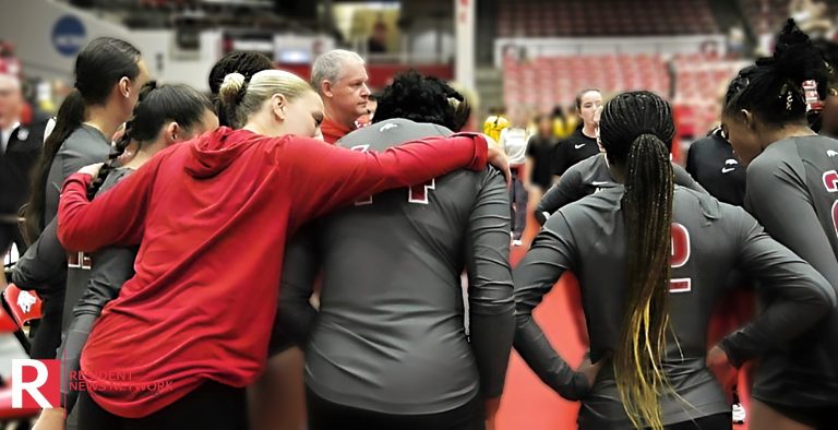 Hogs Defeat #2 Seed Kentucky for First-Ever Trip to NCAA Volleyball Regional Finals
