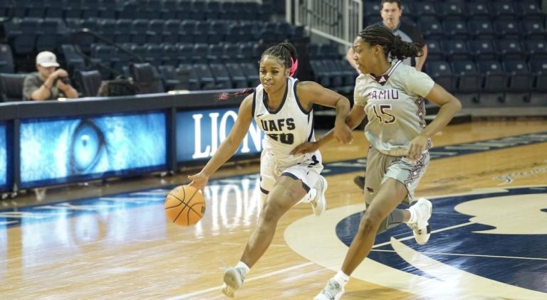 Browning leads five in double figures against TAMIU
