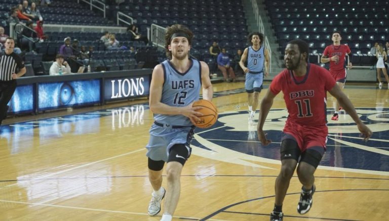 Men’s Basketball to face St. Edward’s, St. Mary’s for Homecoming