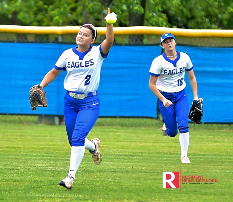 Paris Softball Season Comes to an End After Return to Regionals