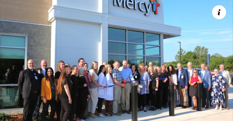 Mercy Cuts Ribbon on New Greenwood Clinic