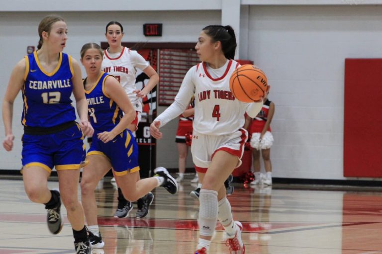 SR Lady Tigers Anchor Cedarville Down And Sail To Victory