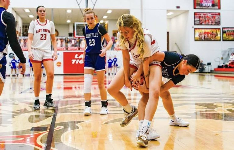 SR Lady Tigers “Bear” Down On Booneville For Homecoming Victory