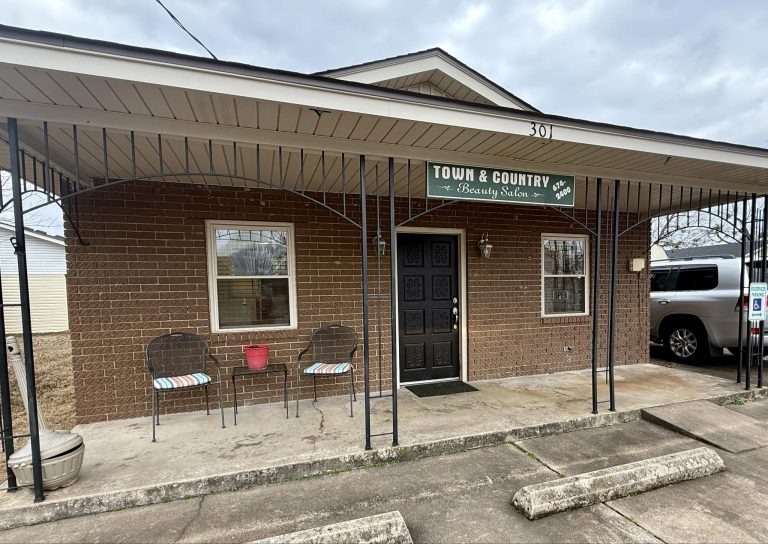 Long-time Salon Owners Retire