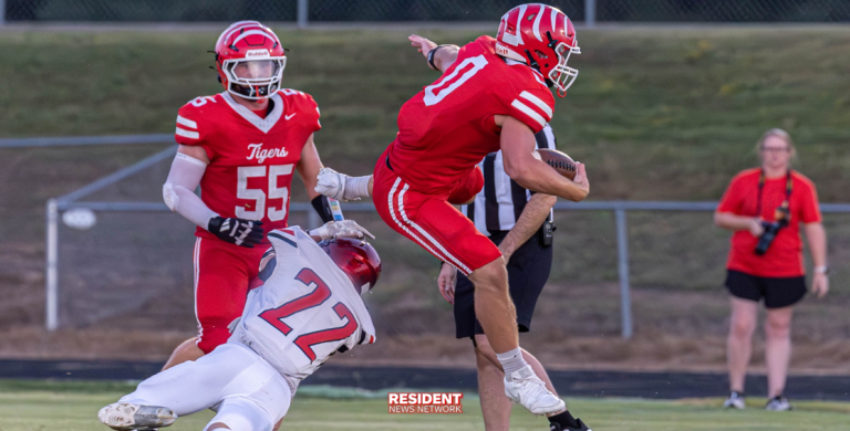 SR Tigers Mangle Mena In Scrimmage