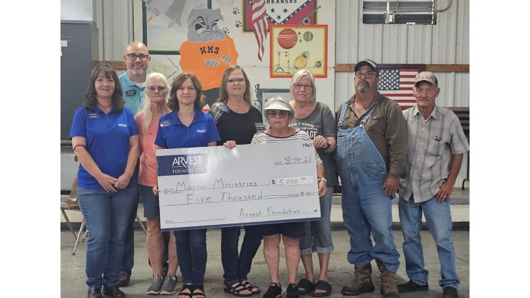 Arvest Donates to Waldron VFW and Manna Ministries